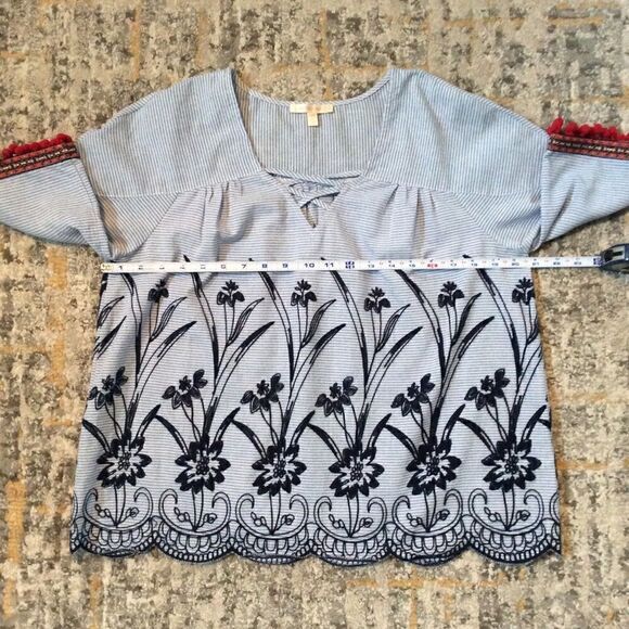 SKIES ARE BLUE SUPER CUTE EMBROIDERED TOP! SIZE S - Picture 4 of 9